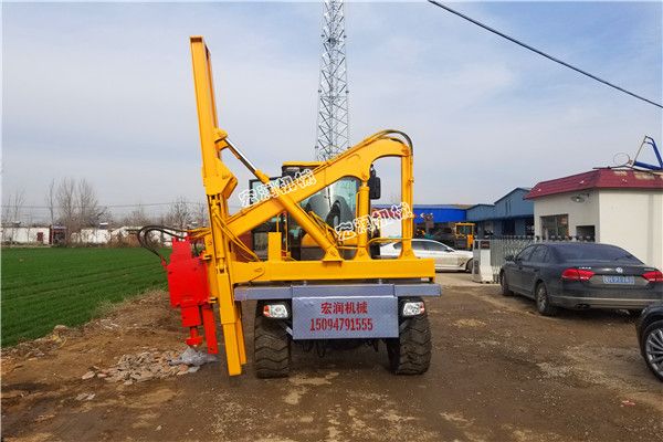 宏潤機(jī)械高速護(hù)欄打樁機(jī)發(fā)往云南普洱途中