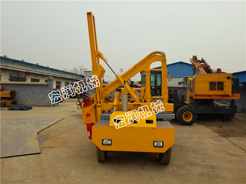 宏潤機(jī)械小型護(hù)欄鉆孔機(jī)發(fā)往四川宜賓