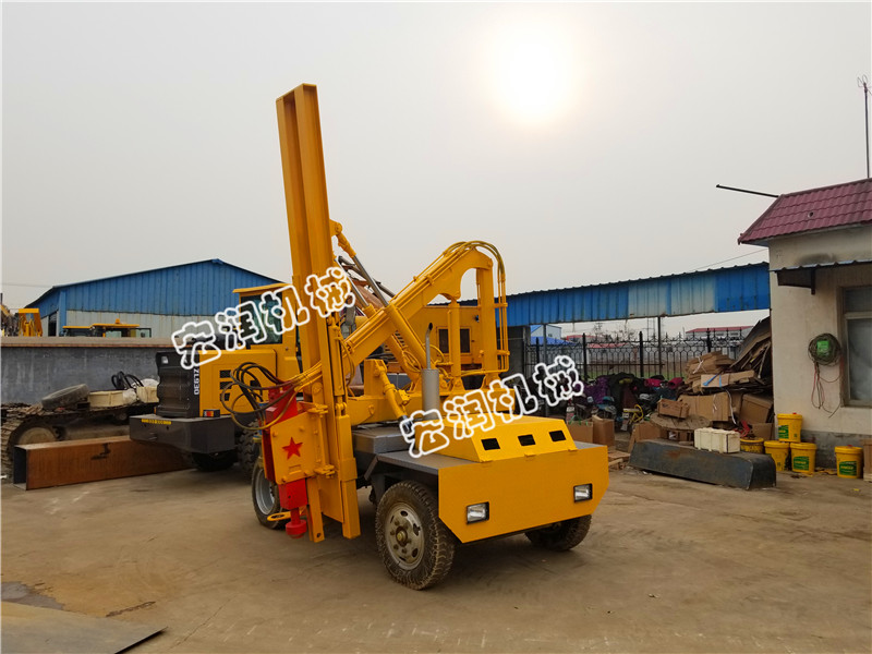 宏潤機(jī)械小型護(hù)欄鉆孔機(jī)發(fā)往四川宜賓