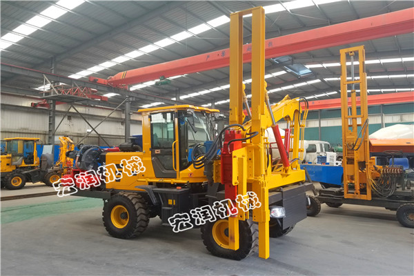 護(hù)欄打樁機河南蘭考施工現(xiàn)場