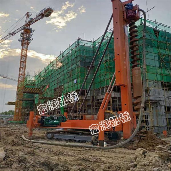 濟寧宏潤cfg液壓長螺旋鉆孔機現(xiàn)場施工